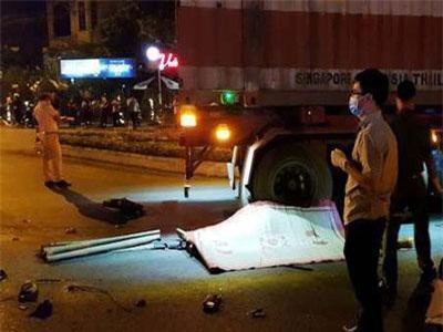 Va chạm với xe đầu kéo, 3 thanh niên thương vong