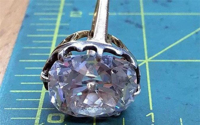 Người phụ nữ trở thành tỷ phú nhờ chiếc nhẫn mua 33 năm trước