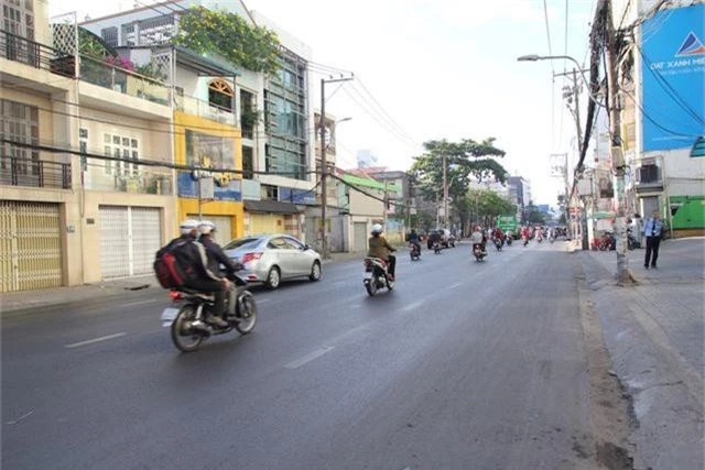 Đường phố Sài Gòn thênh thang đến lạ trong ngày làm việc đầu năm - 10