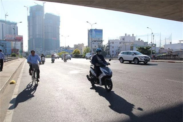 Đường phố Sài Gòn thênh thang đến lạ trong ngày làm việc đầu năm - 15