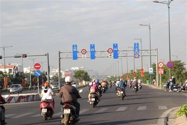 Đường phố Sài Gòn thênh thang đến lạ trong ngày làm việc đầu năm - 2