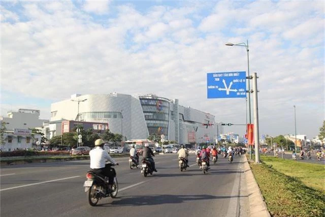 Đường phố Sài Gòn thênh thang đến lạ trong ngày làm việc đầu năm - 3