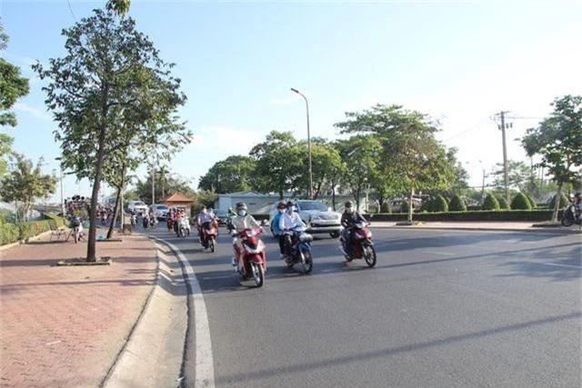 Đường phố Sài Gòn thênh thang đến lạ trong ngày làm việc đầu năm - 6
