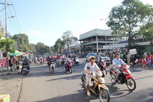 Đường phố Sài Gòn thênh thang đến lạ trong ngày làm việc đầu năm - 7