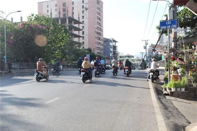 Đường phố Sài Gòn thênh thang đến lạ trong ngày làm việc đầu năm - 9