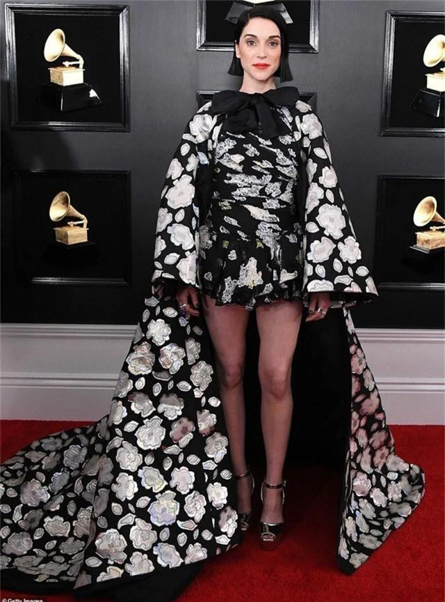 Những bộ váy xấu nhất trên thảm đỏ Grammy 2019 - 20