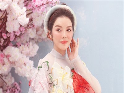 Lý Nhã Kỳ khoe vẻ đẹp 'không tuổi' trong tà áo dài cách tân