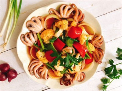 Bạch tuộc xào bông cải, ớt chuông