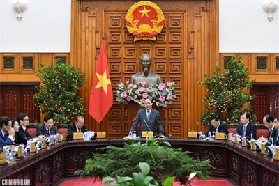 Thủ tướng: Tuyệt đối không đi lễ hội trong giờ hành chính, không sử dụng xe công đi lễ hội