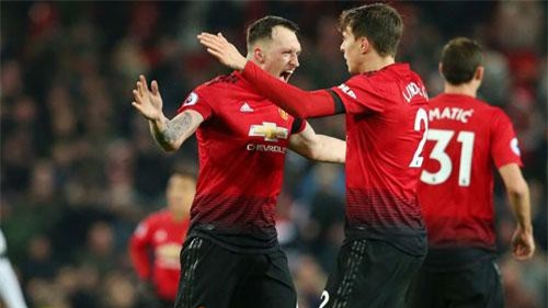 Phil Jones: M.U là trò cười dưới thời Mourinho