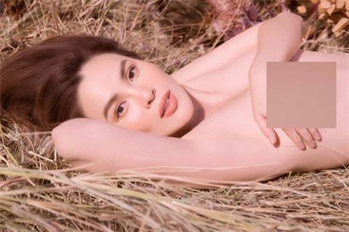 Hoa hậu rửa chân cho chồng tung ảnh gợi cảm mùng 1 Tết giàu cỡ nào?