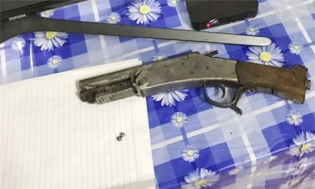 Tuyên Quang: Mâu thuẫn tiền bạc, chồng bắn vợ cũ tối mùng 3 Tết