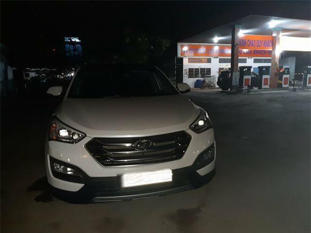 Dừng xe đi vệ sinh, hai vợ chồng bị cướp hơn 100 triệu đồng