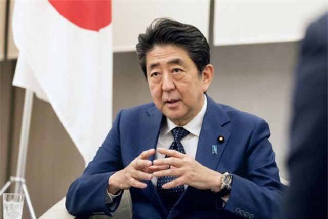 Thủ tướng Nhật Bản không sử dụng smartphone
