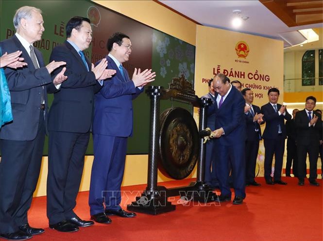 Thủ tướng đánh cồng khai trương phiên giao dịch chứng khoán đầu Xuân Kỷ Hợi 2019