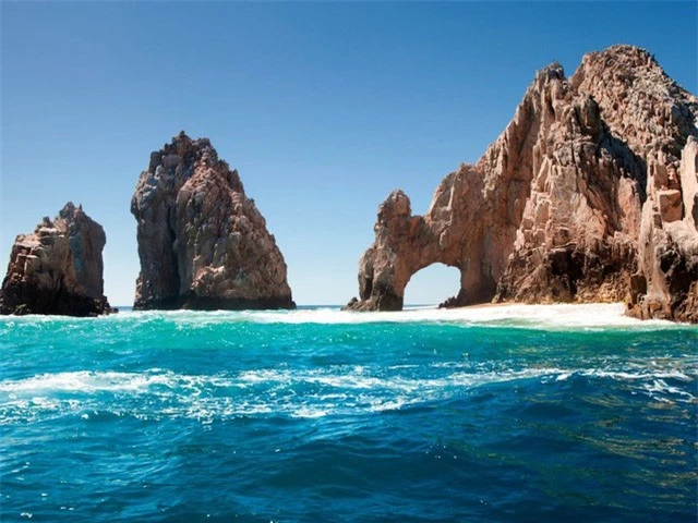 Cabo San Lucas, Mexico: Bãi biển Cabo San Lucas là một địa điểm tuyệt vời cho một kỳ nghỉ xa hoa, sang trọng.