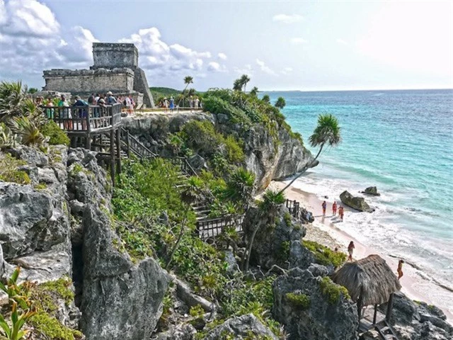 Tulum, Mexico: Đối lập với sự xa hoa của Cabo San Lucas, Tulum sở hữu vẻ đẹp yên tĩnh, thuần khiết đầy thi vị của bãi biển cát trắng tuyệt đẹp.