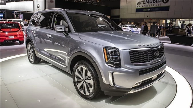 So sánh thông số giữa Kia Telluride 2020 và các đối thủ. So với các đối thủ trong cùng phân khúc, Kia Telluride 2020 nổi bật với thân hình đồ sộ, động cơ mạnh mẽ và có mức giá phải chăng. (CHI TIẾT)