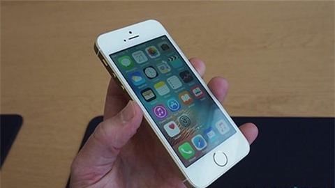 Apple tiếp tục giảm giá cực sốc cho khách hàng mua iPhone SE 