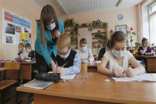 Dịch cúm lan rộng tại Nga, hàng nghìn trường học phải đóng cửa