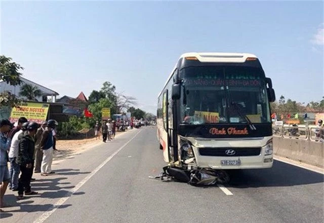 Hai cha con tử nạn trong ngày đầu đi làm sau Tết - 1