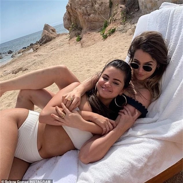 Vừa tái xuất, Selena Gomez liền hút hàng triệu like với loạt ảnh bikini khoe đường cong nóng bỏng - Ảnh 3.