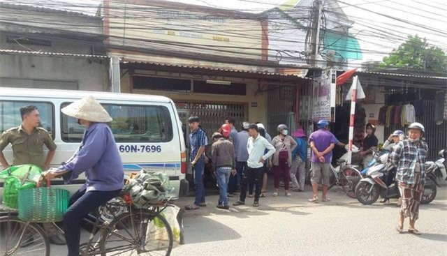 Bé gái 3 tuổi khóc thét bên xác mẹ trong căn phòng trọ đóng kín