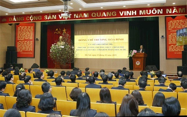 Phó Thủ tướng Trương Hòa Bình phát biểu tại cuộc gặp mặt đầu Xuân với cán bộ, công chức, viên chức KTNN. (Ảnh: VGP)