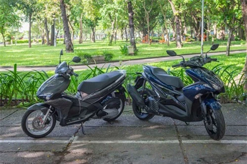 Honda Air Blade và Yamaha NVX 125 (phải).