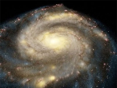 Cảnh khó tin ở thiên hà xoáy qua kính Hubble