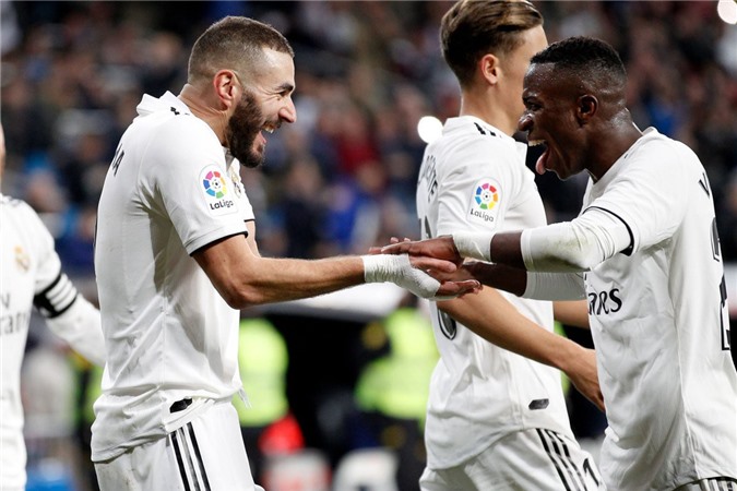 Ajax - Real Madrid: Khôn đâu đến trẻ