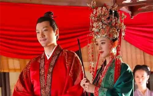 Triệu Lệ Dĩnh và Phùng Thiệu Phong trong một cảnh của phim Minh Lan truyện. (Ảnh: QQ)