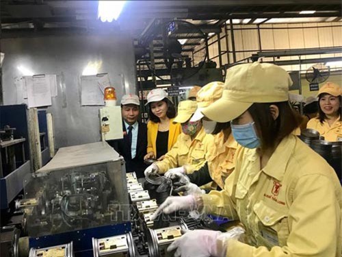 Nh&#x1ED9;n nh&#x1ECB;p s&#x1EA3;n xu&#x1EA5;t &#x111;&#x1EA7;u n&#x103;m