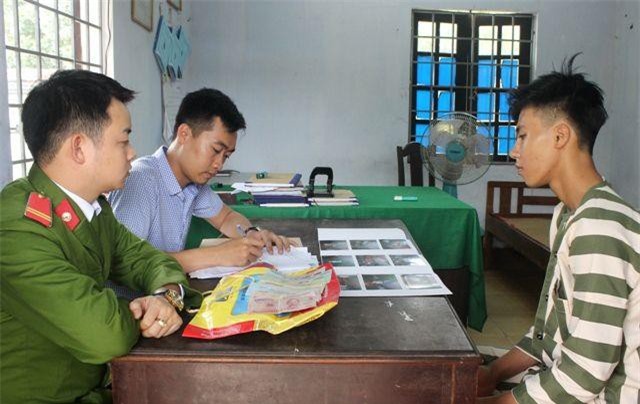 Thừa Thiên Huế: Vào sới bầu cua giả chơi rồi cướp gần 30 triệu của chủ sòng