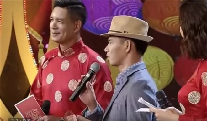 Bình Minh xuất hiện với gương mặt khác lạ tại Gala Cười 2019 - Ảnh 4.