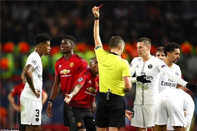 HLV Solskjaer nói gì sau thất bại đầu tiên và tấm thẻ đỏ oan nghiệt của Pogba?