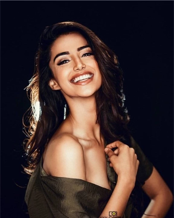 Sắc vóc vạn người mê của Hoa hậu Ấn Độ đẹp nhất thế giới 2018