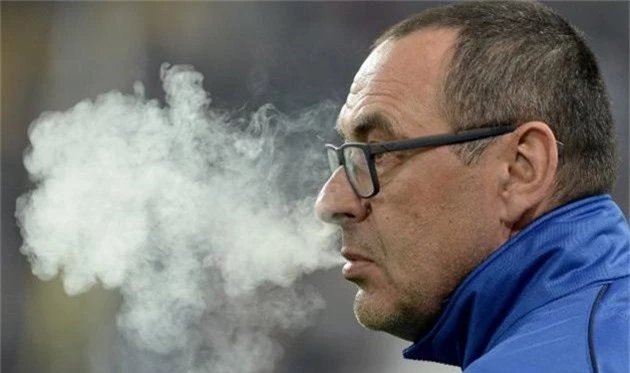 Thói quen khó bỏ của Sarri khiến học trò nóng mắt, liệu Chelsea có sa thải HLV?