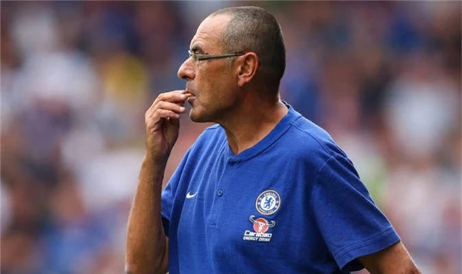 Thói quen khó bỏ của Sarri khiến học trò nóng mắt, liệu Chelsea có sa thải HLV?