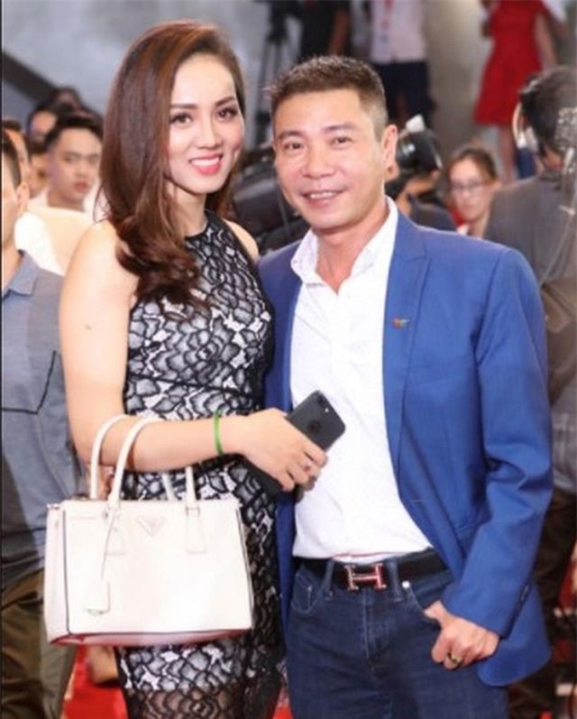 Tặng quà Valentine đắt đỏ cho Công Lý, bạn gái bị Á hậu Thuỵ Vân “mắng”... dại trai