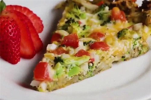 Clip: Làm pizza rau củ không cần bột bánh vẫn ngon mê ly