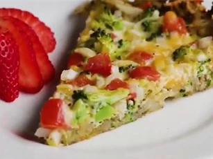 Clip: Làm pizza rau củ không cần bột bánh vẫn ngon mê ly
