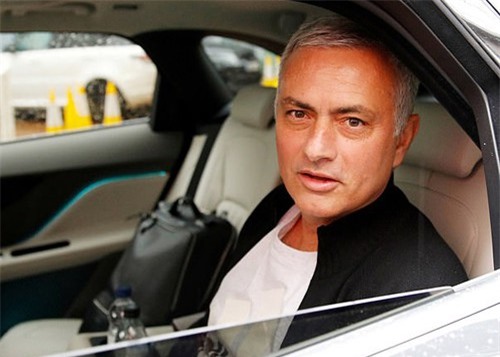 M.U công bố số tiền bồi thường hợp đồng cho Mourinho