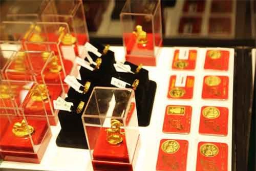 Ngày vía Thần tài, 'phố vàng' tại Hà Nội đông vui như trẩy hội