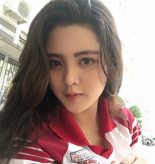 Báo Trung phát sốt về một nữ sinh Việt mặc áo dài, khen ngợi nhan sắc xinh đẹp đủ tầm tham gia showbiz