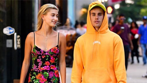 Vợ Justin Bieber tiết lộ lí do đổi họ theo chồng