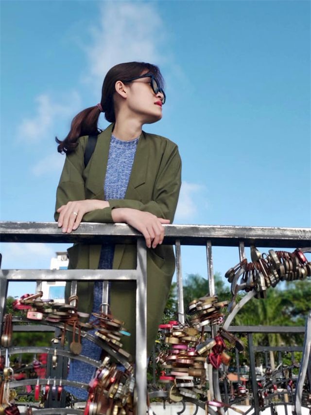 Đà Nẵng: Giới trẻ đổ xô đến cầu tình yêu nhân dịp lễ tình nhân 14/2