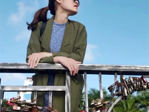 Đà Nẵng: Giới trẻ đổ xô đến cầu tình yêu nhân dịp lễ tình nhân 14/2