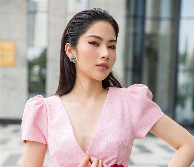 Sau khi bị Nam Em "tố cáo" ế chổng chơ, Nam Anh vẫn điệu đà đón Valentine một mình