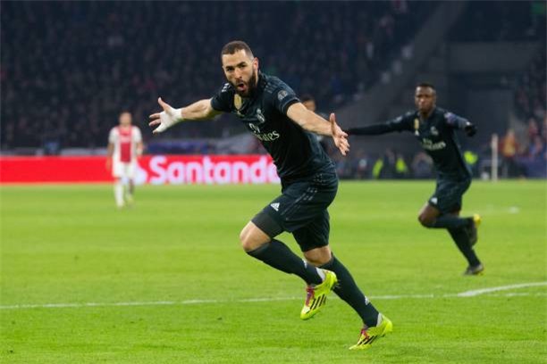 Ajax 1-2 Real Madrid: Già giơ và "người bạn VAR"